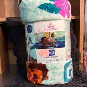 Disney Princess Plush Throw Blanket